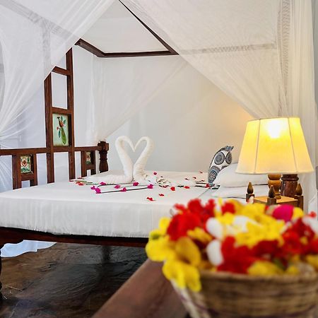 Jacaranda Beach Resort Watamu Exterior photo