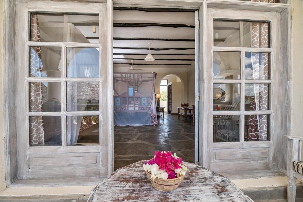 Jacaranda Beach Resort Watamu Exterior photo