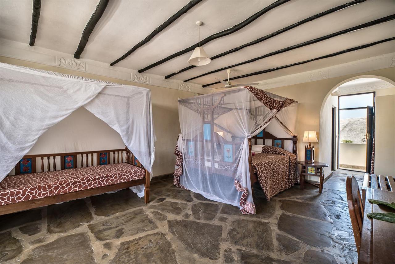 Jacaranda Beach Resort Watamu Exterior photo