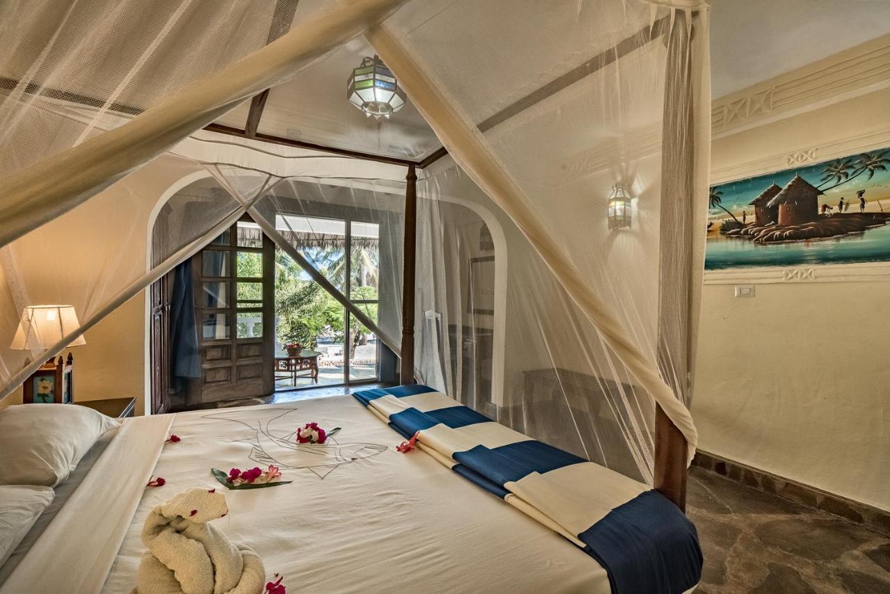 Jacaranda Beach Resort Watamu Exterior photo