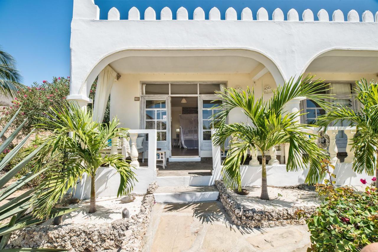 Jacaranda Beach Resort Watamu Exterior photo