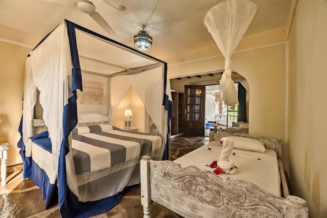 Jacaranda Beach Resort Watamu Exterior photo