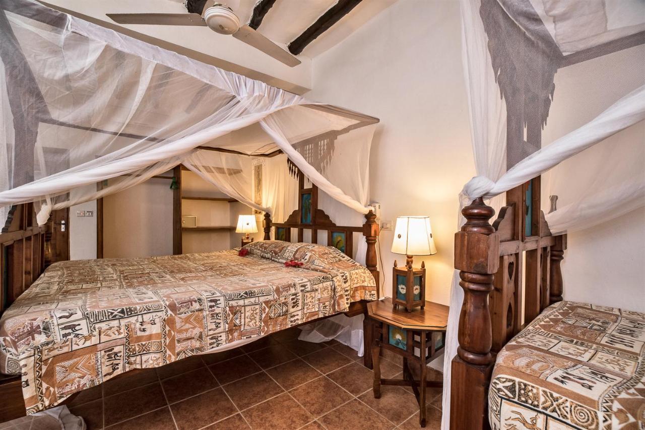 Jacaranda Beach Resort Watamu Exterior photo