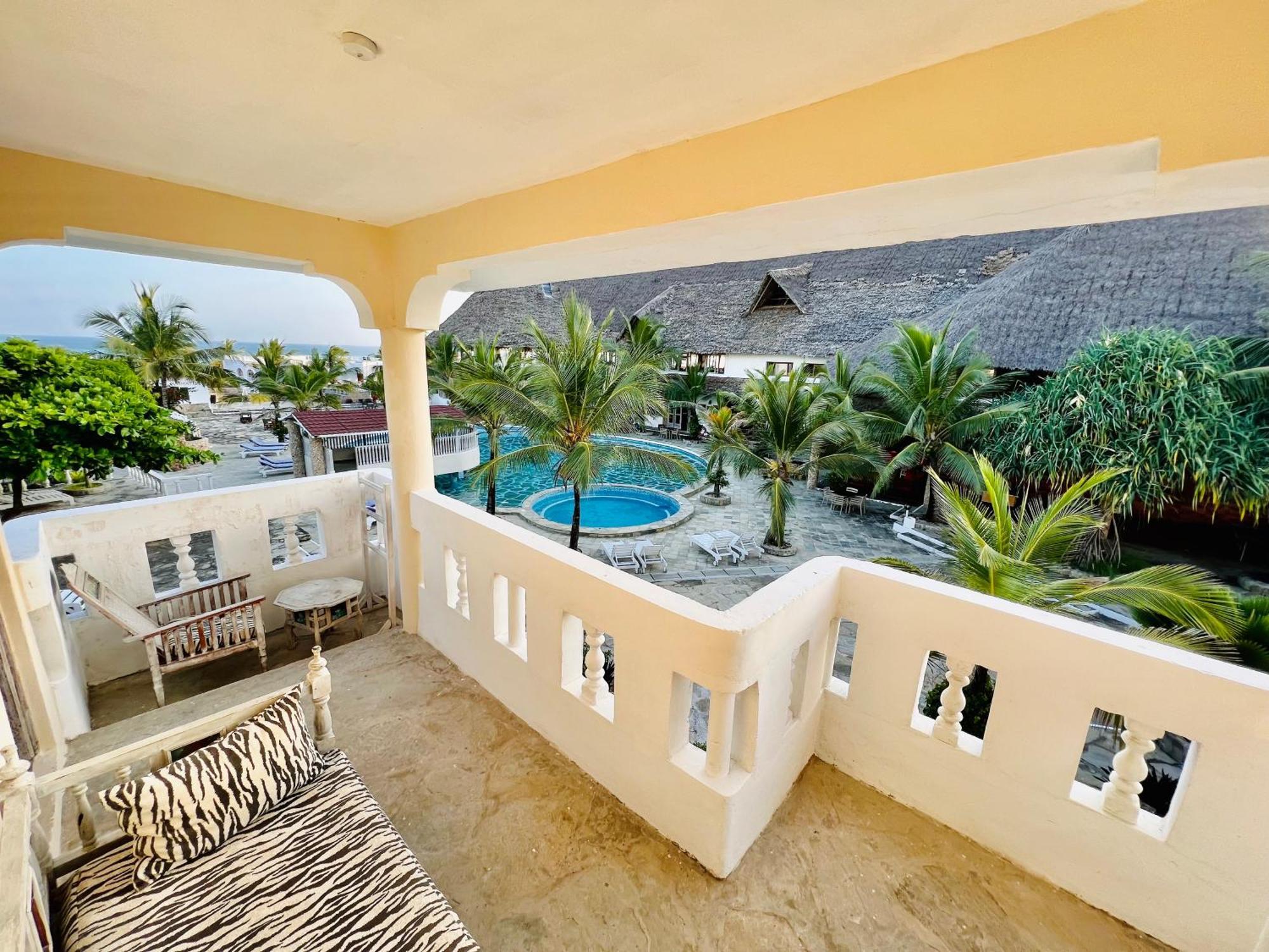 Jacaranda Beach Resort Watamu Exterior photo