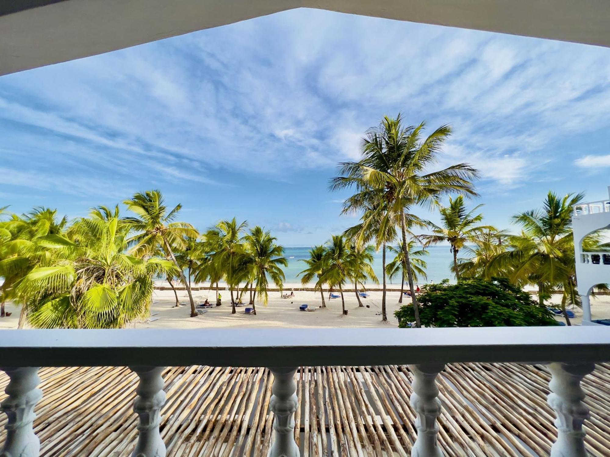Jacaranda Beach Resort Watamu Exterior photo
