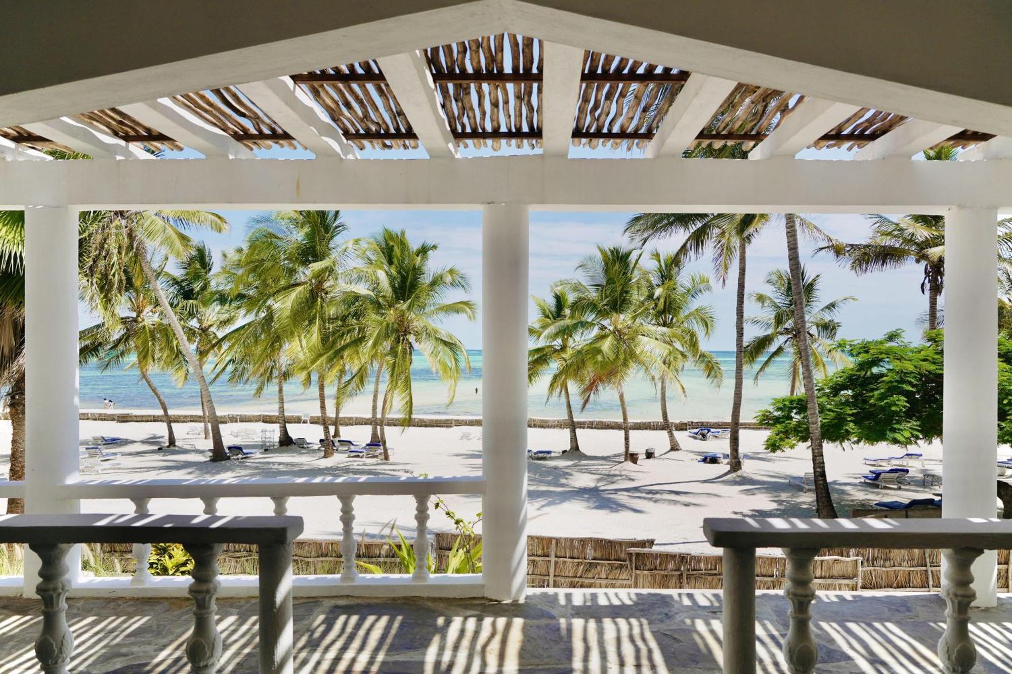 Jacaranda Beach Resort Watamu Exterior photo