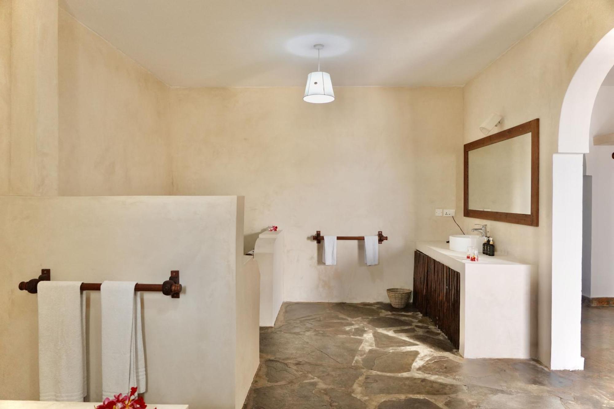 Jacaranda Beach Resort Watamu Exterior photo