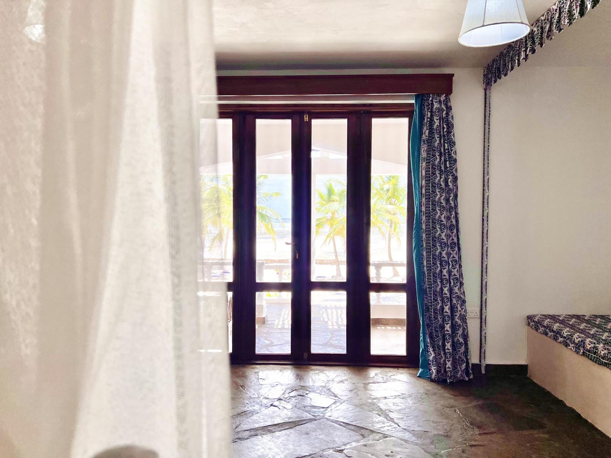 Jacaranda Beach Resort Watamu Exterior photo