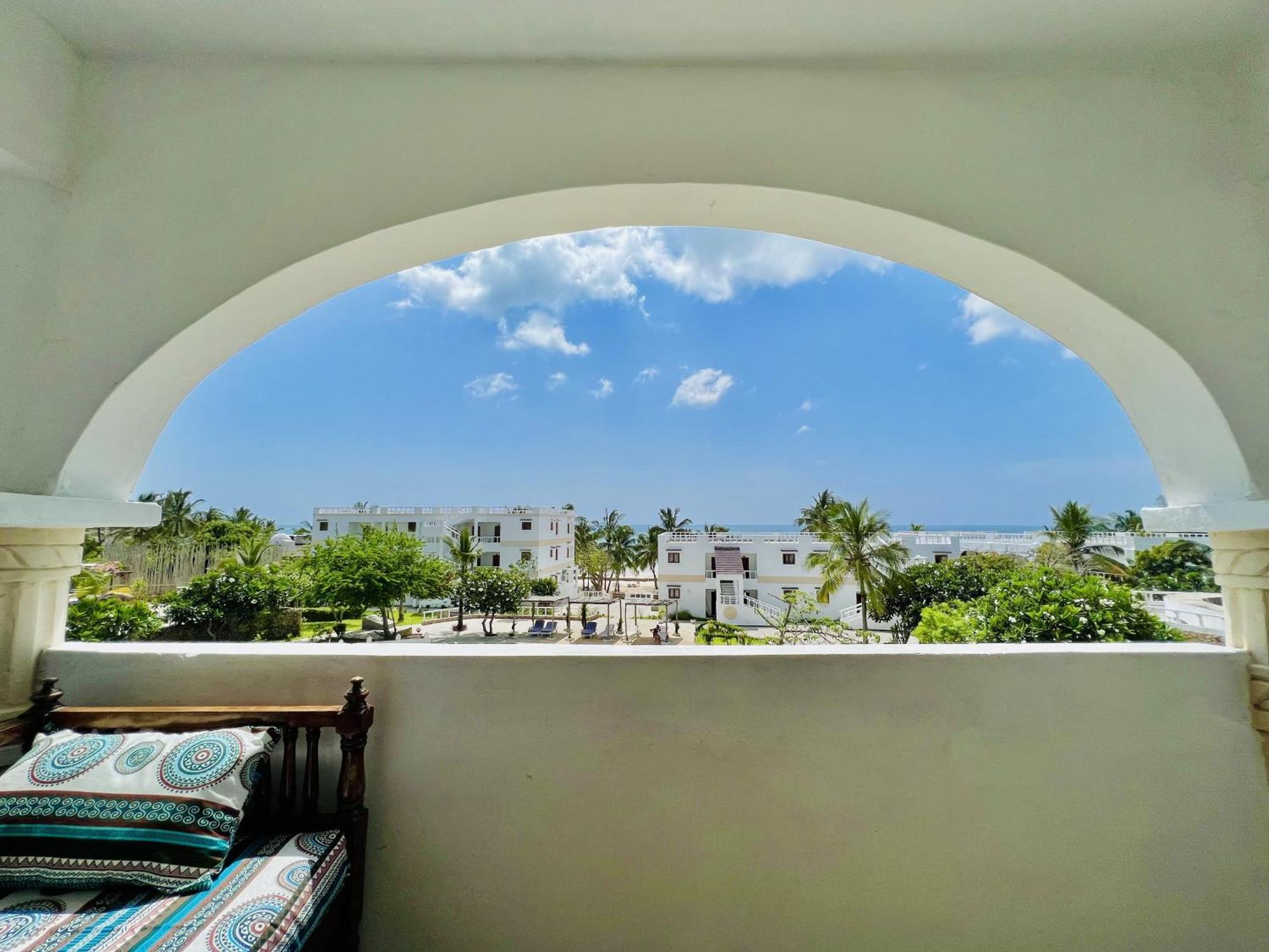 Jacaranda Beach Resort Watamu Exterior photo
