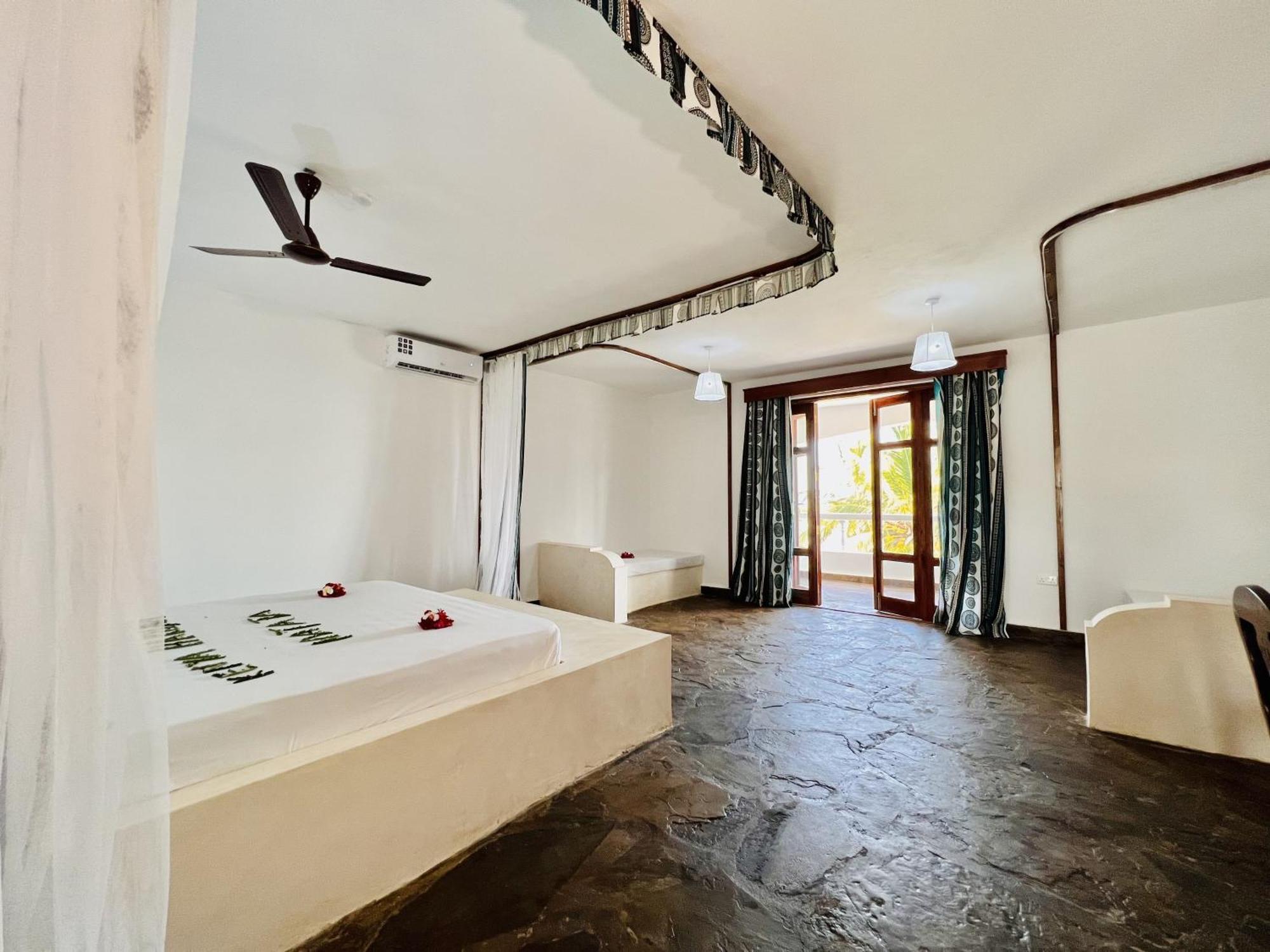 Jacaranda Beach Resort Watamu Exterior photo