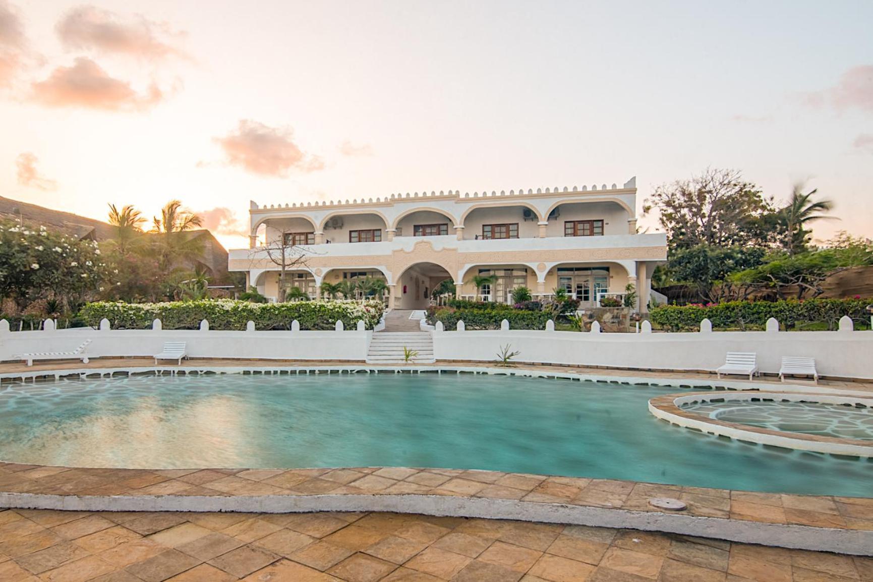 Jacaranda Beach Resort Watamu Exterior photo